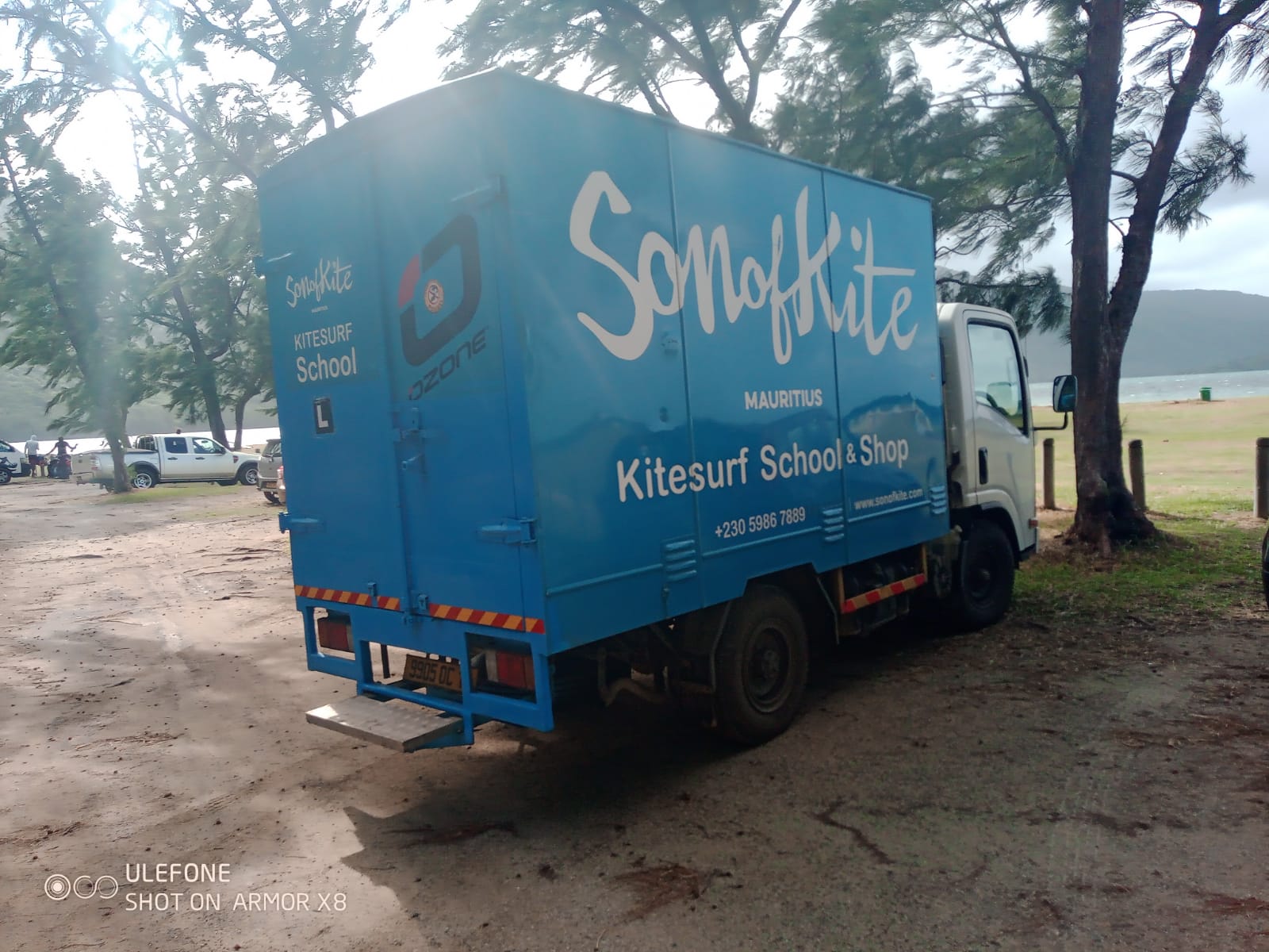 Notre camion son of kite a deux pas de la plage au Morne brabant, ile Maurice