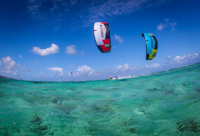 Photo de kitesurf dans le lagon du morne ile maurice